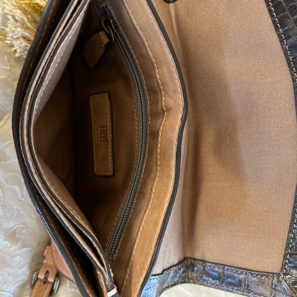 NEW FRYE CROSSBODY🤩 - Picture 3 of 12
